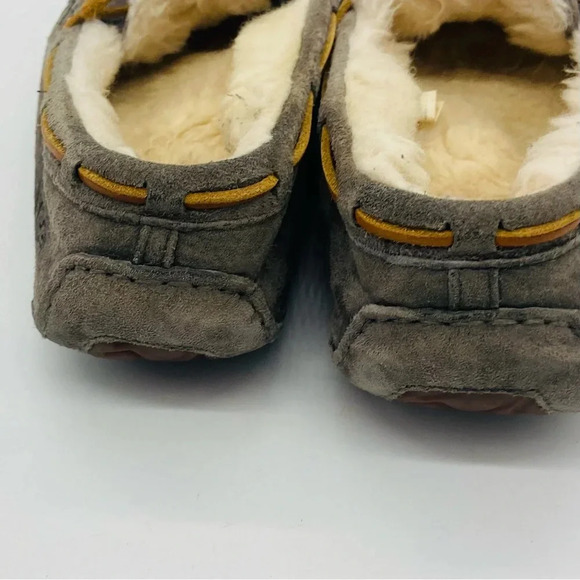 UGG Women’s Grey Moccasin Slippers Gray Size 8 - Picture 4 of 7